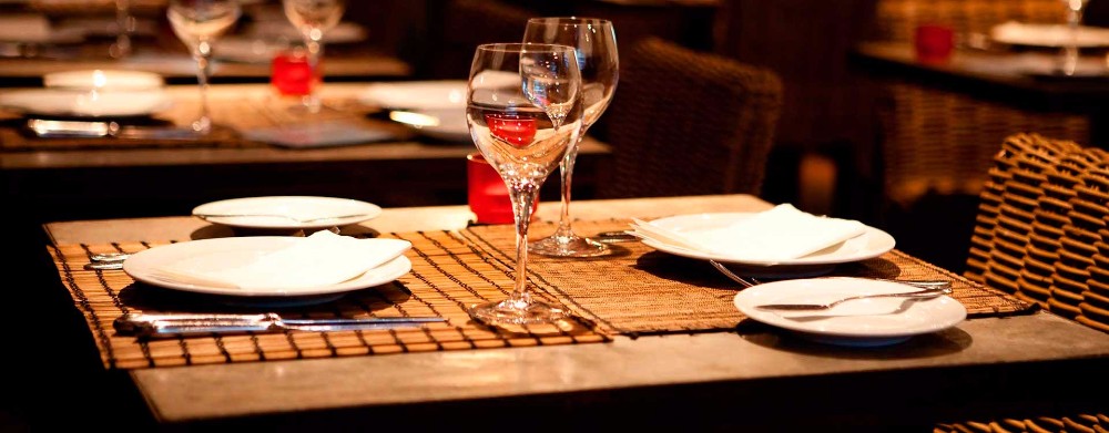 Mesa especial para 4 pessoas para comemoração de casais