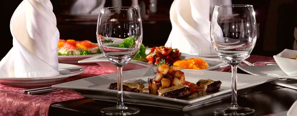 Mesa especial para 2 pessoas para comemoração de casais